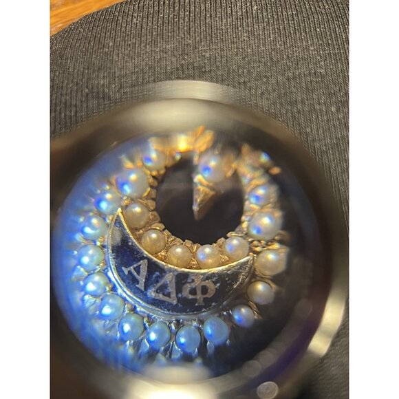 Vintage 14K Gold Alpha Delta Phi Sorority Badge Pin Seed Pearls Emerald - Picture 7 of 8